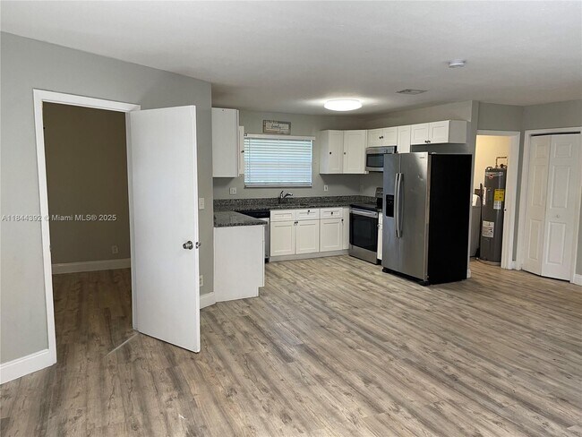 Photo - 1224 NE 2nd Ave Unidad A