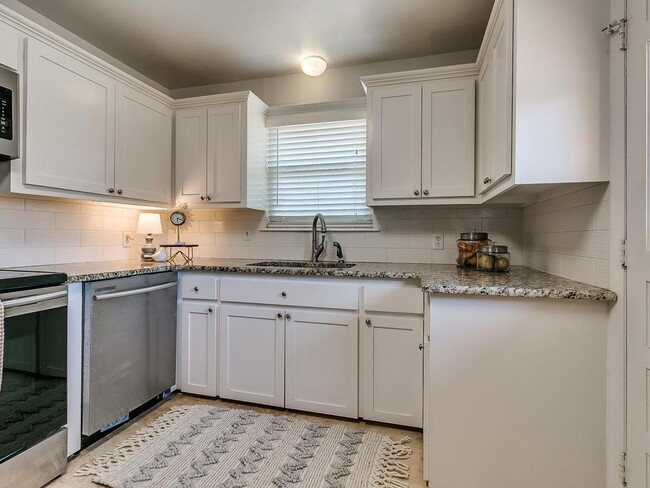Photo - 2644 Lakeside Dr