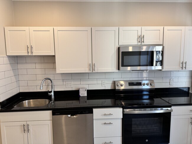 Building Photo - 33 Brookline St Unit 12T Rental