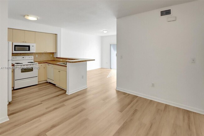 Photo - 11050 SW 196th St Unit 411