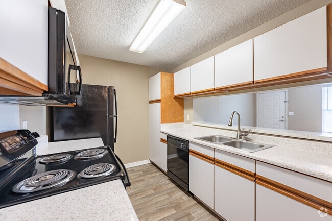 1BR, 1BA - 771SF - Kitchen