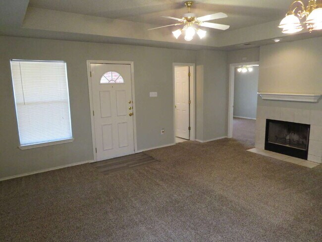Photo - Duplex Located On Cul-De-Sac With A Basement!