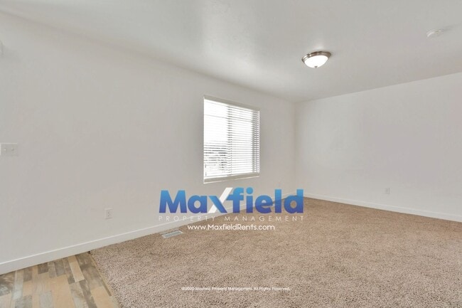Photo - Townhouse Draper - 3 BD 2.5 BA 2 GA - 2250 Square Feet - New Carpet