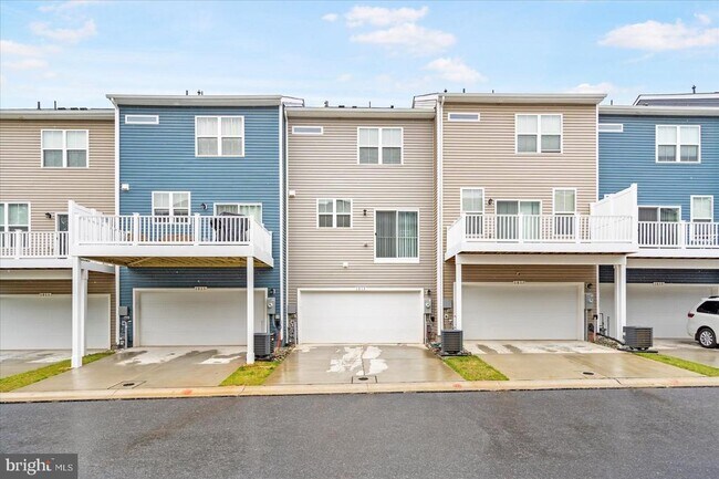 Photo - 1815 Iris Ln