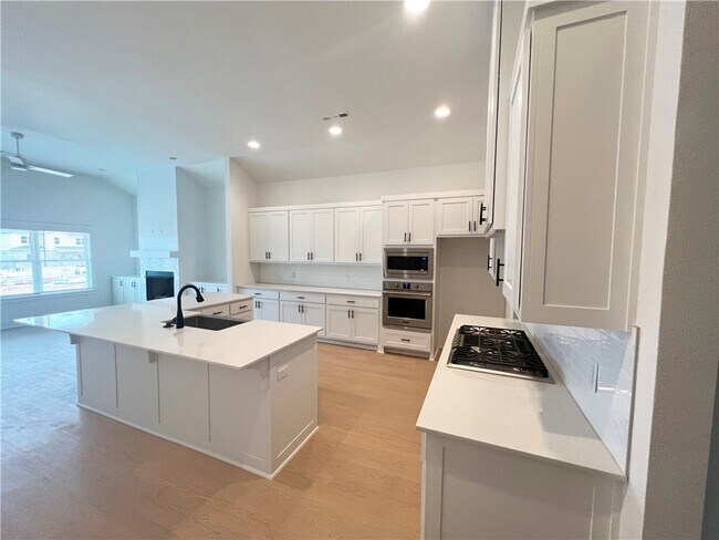 Photo - 6304 SW Luna Ln