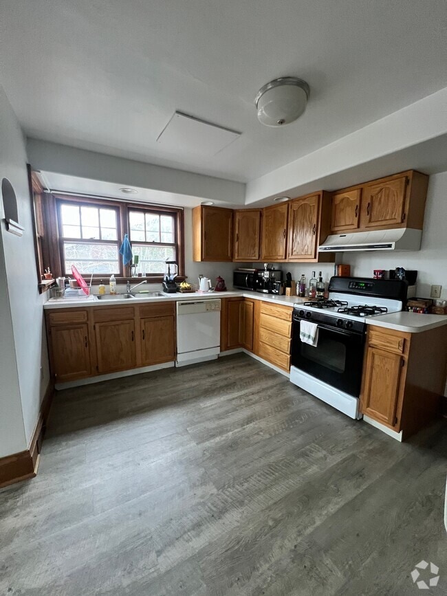 Building Photo - 1060 Danby Rd Unit 1060#2 Rental