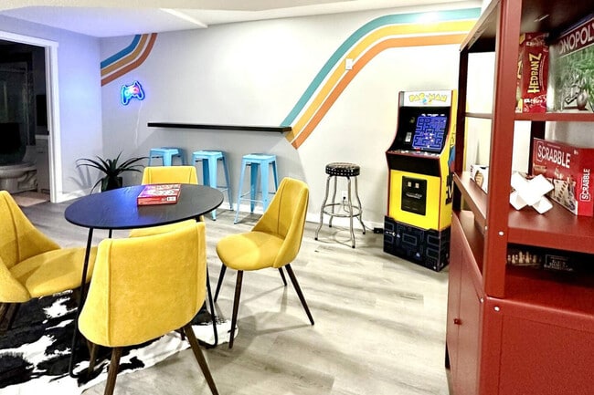 Building Photo - 20548-20100 100 Ave NW Unit ID1345386P