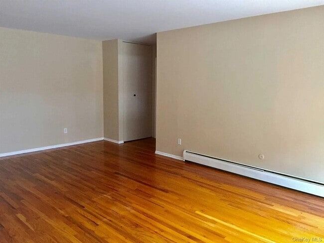 Photo - 8 Colonial Rd Unit 0