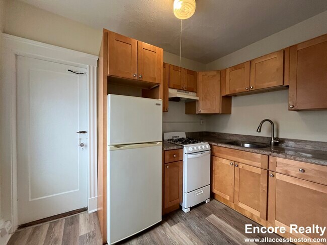 Photo - 349 Pleasant St Unidad B1-24