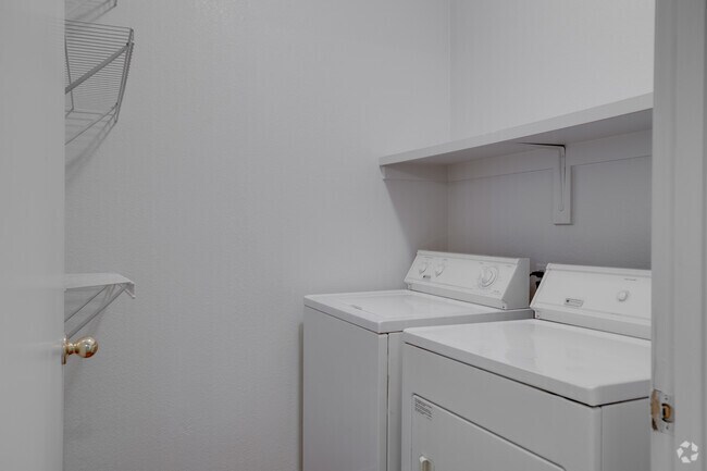 1BR, 1BA - 883SF