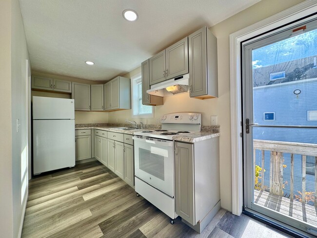 Building Photo - 160 Washington Ave Unit 2