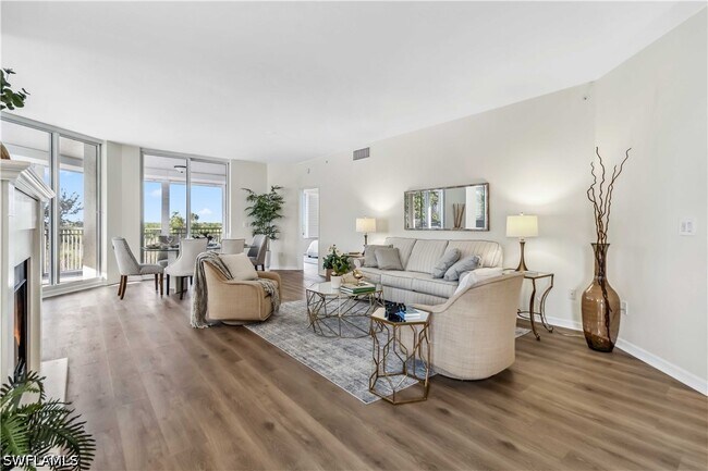 Building Photo - 1001 Arbor Lake Dr Unit 101