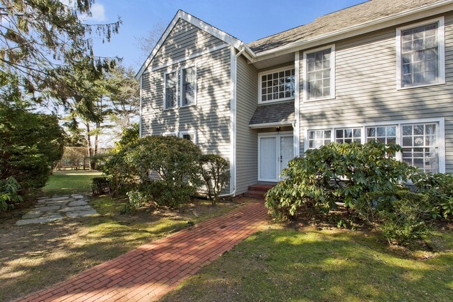 Building Photo - 425 Hampton Rd Rental