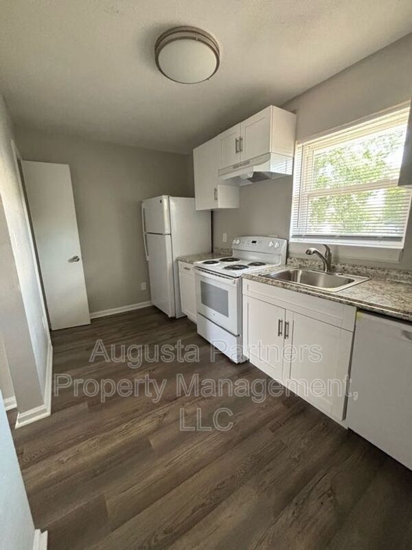 110 3rd St