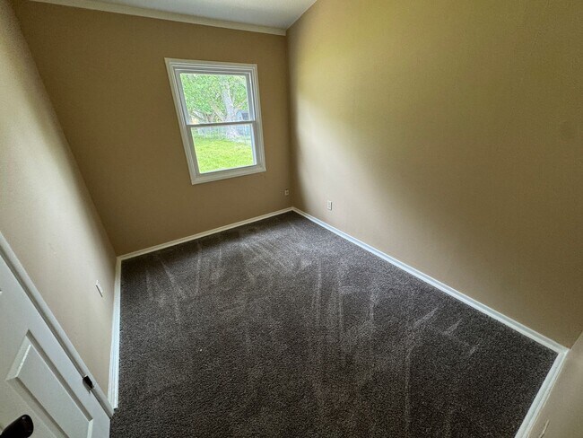 Photo - Spacious 3 Bedroom Home in Milan with Large Yard and Garage