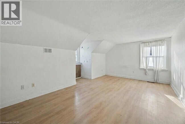 Photo - 68 Highland Rd W