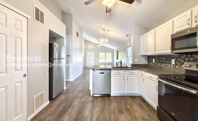 Photo - 3 Bed/2 Bath Home with Garage / Pet-Friend...