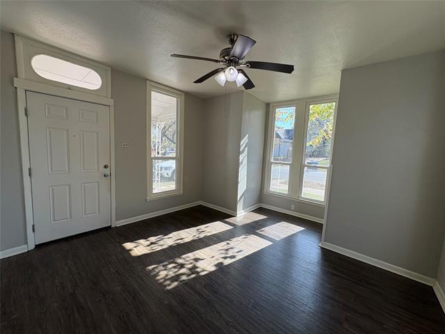 Photo - 715 W Day St