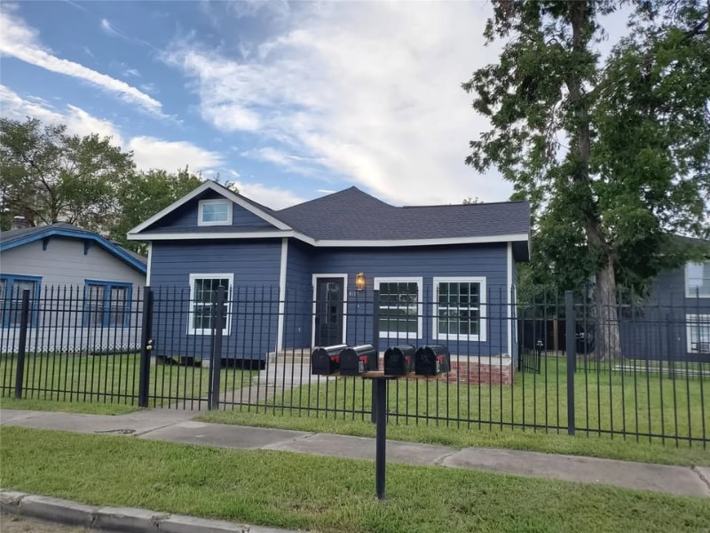Photo - 808 Oakhurst St
