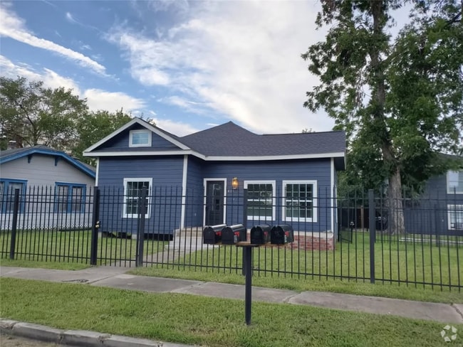 Building Photo - 808 Oakhurst St Rental