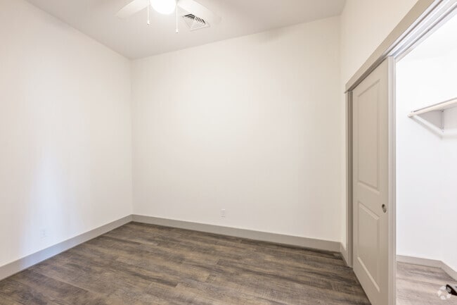 2BR, 1BA - Bedroom