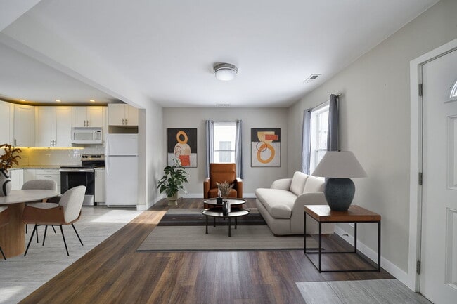 Photo - 825 Albert Ave