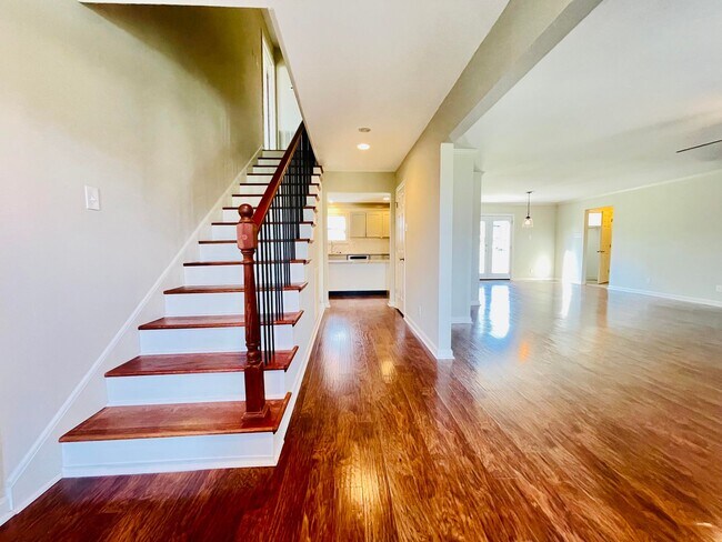 Photo - 223 Raintree Ln