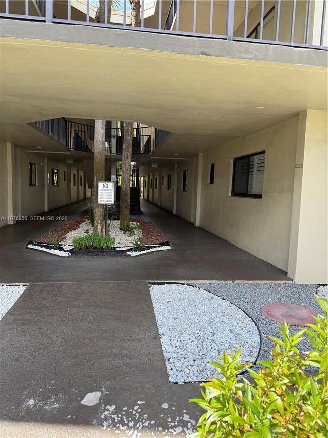 Building Photo - 5130 Las Verdes Cir Unit 123