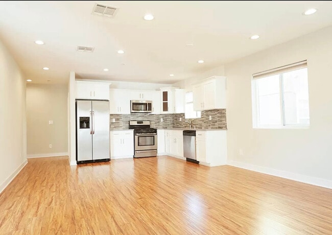 Building Photo - 4838 W 18th St Unit 4838