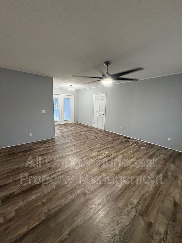 Photo - 208 NE Rowena St