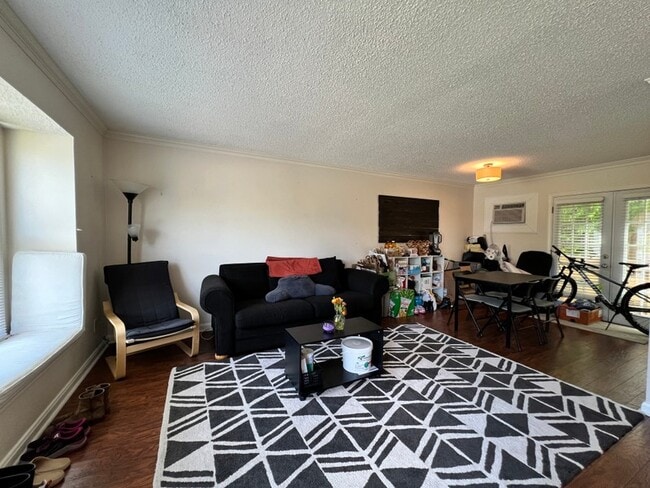Photo - 1819 Wedgewood Ave