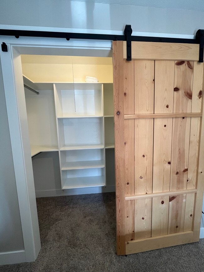 Photo - 2122 Colonial Ln Unit Upstairs