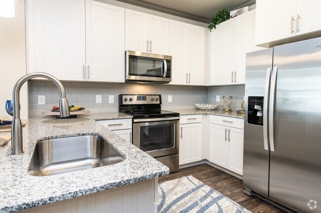 1BR, 1BA - 778SF
