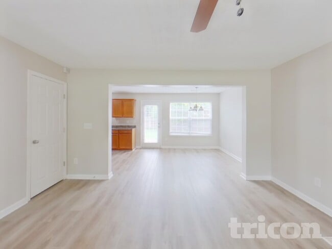 Photo - 4028 Deer Run Trce