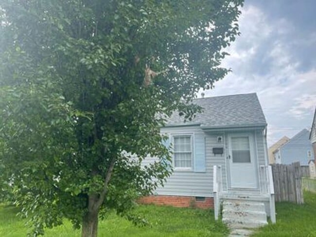 Photo - 2 bed house on Rva Northside!  Central hvac, hardwoods,all electric, lots of parking, laundry,