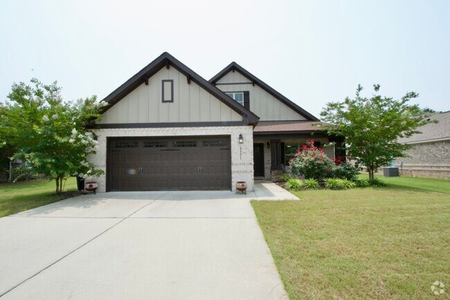 Building Photo - Immaculate 3BR/2BA Home in The Estates – P...