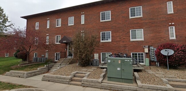 Building Photo - 200 Grandview Ct Unit 200