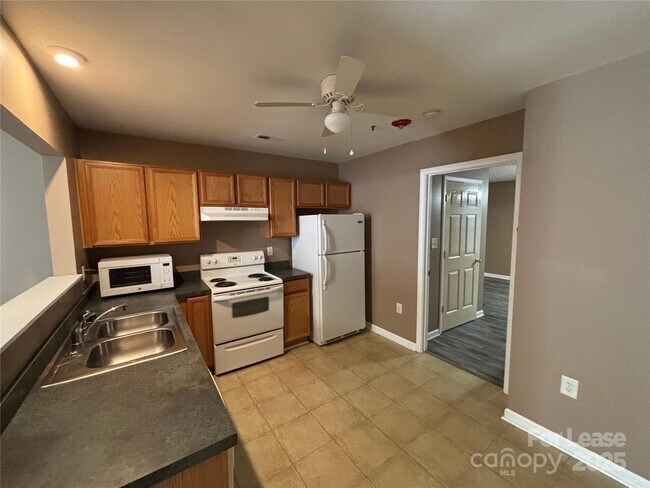 Photo - 113 Steam Engine Dr Unidad 108