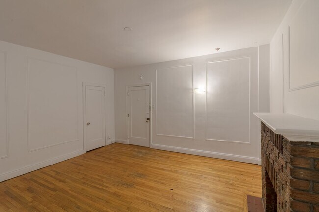 Photo - 2100 Rue du Fort Unit 302