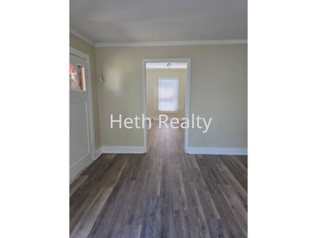Photo - Commercial Space with a large lot, fully f...
