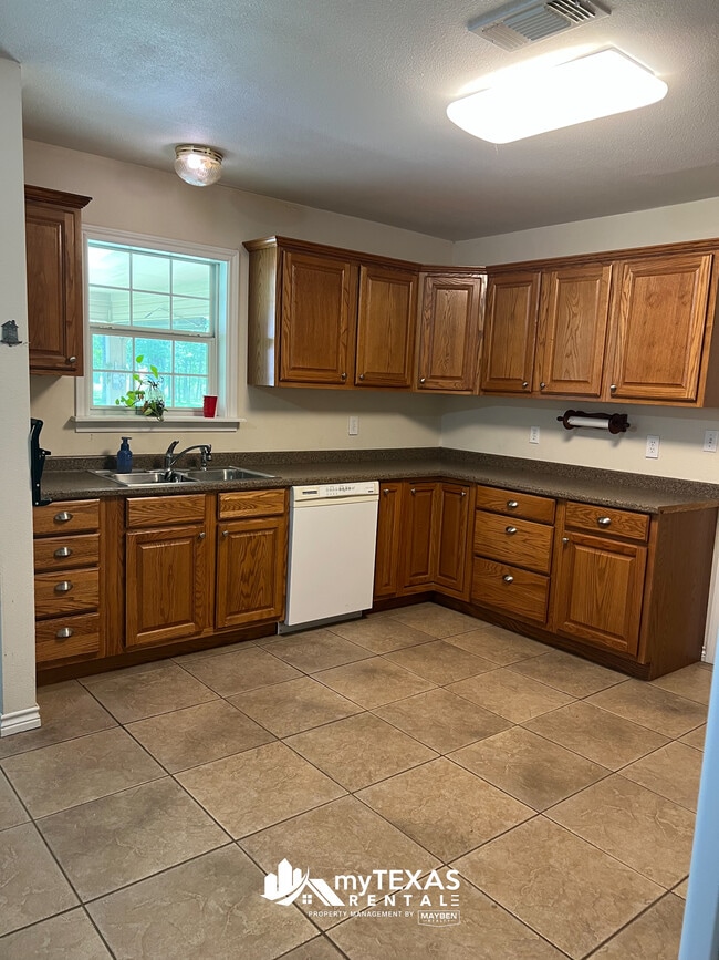 Photo - 522 County Rd 4245