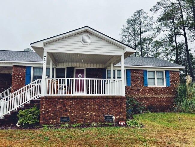 Building Photo - 3 Bed 1.5 Bath House in Belhaven