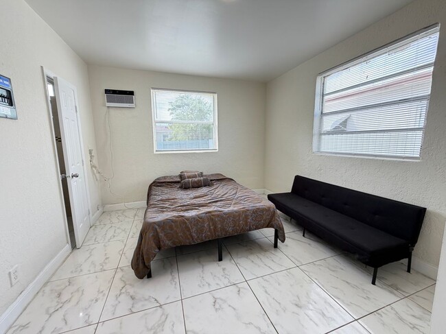 Photo - 912 NW 9th Ave