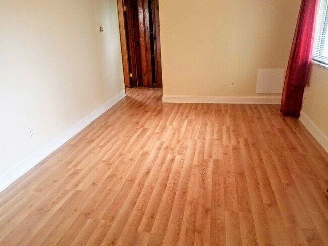 Photo - 512 Clinton St