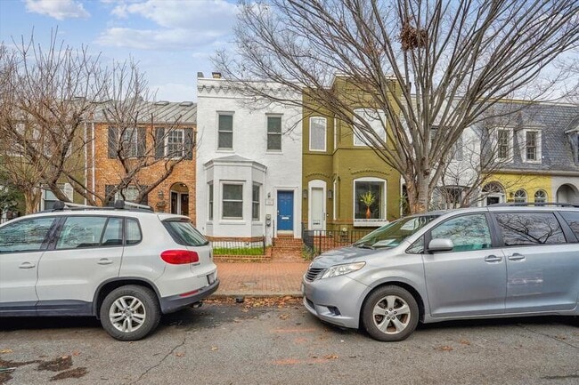 Photo - 2431 I St NW