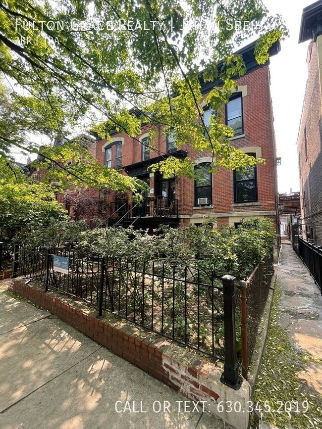 Building Photo - 2136 N Bissell St Unit 3