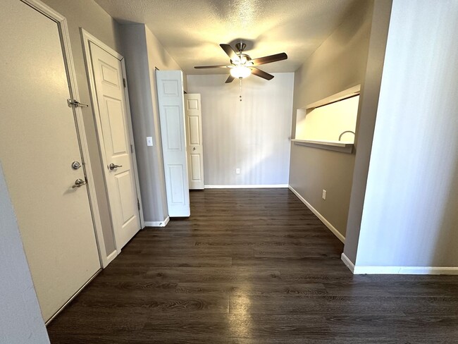 Photo - Fox Hill Apartments