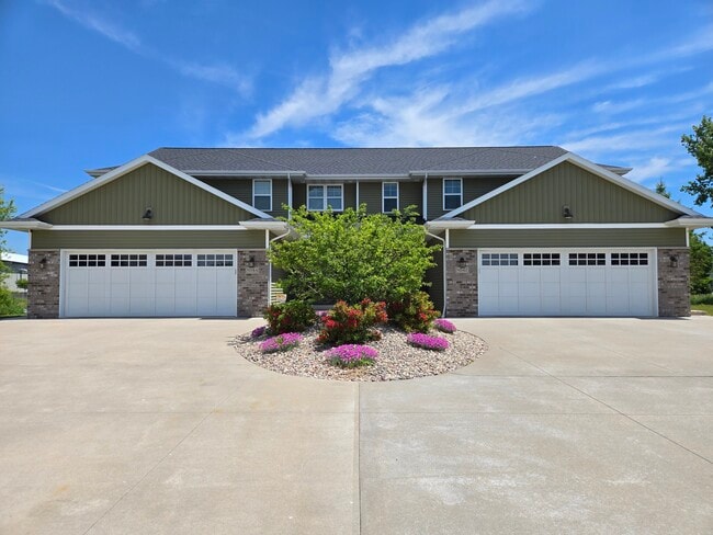Building Photo - Craftsmen Ct Greenville