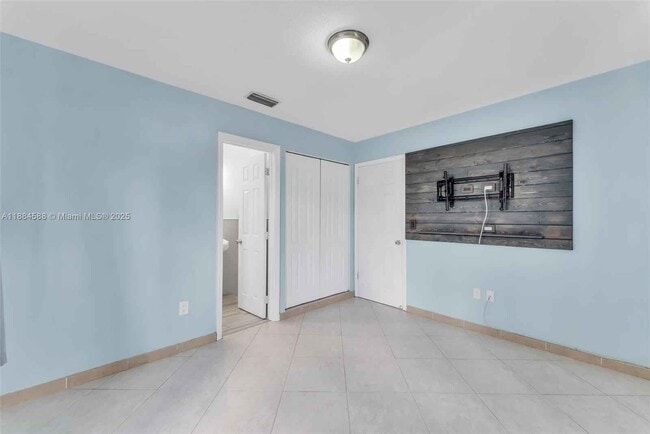 Photo - 7557 Farragut St