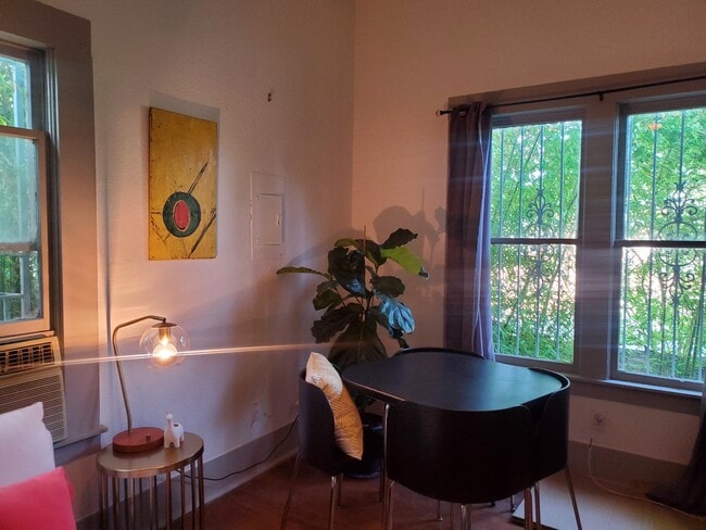 Photo - 215 Kings Ct